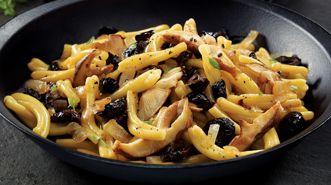 Black olive, thyme, and mushroom pasta