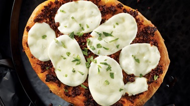 Dried tomato pesto and basil pizza from François Chartier