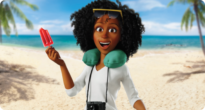 Femme à la plage, avec une glace et un appareil photo, prête pour l'été.