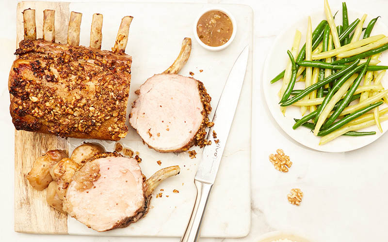Rack of pork with apples and nuts